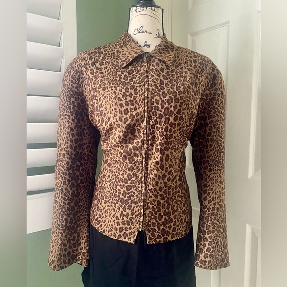 🐆 SILK LEOPARD PRINT ZIP UP JACKET 🐆 - Picture 2 of 5